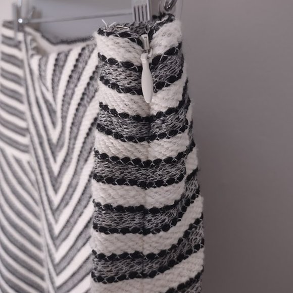 Ann Taylor LOFT Chevron Striped Black and White Short Skirt Medium - Picture 5 of 9